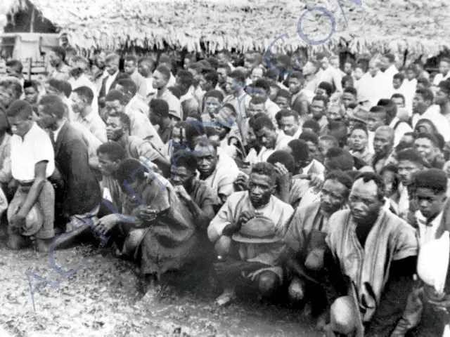 3.500 rebelles appartenant au  Mouvement Démocratique de la Rénovation Malgache (M.D.R.M.) revendiquant l'indépendance de l'Ile de Madagascar se rendent le 25 septembre 1947 dans la région de Tamatave (30 kms).

AFP PHOTO