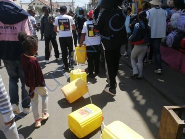 Droit le plus absolu mihintsy izany droit de manifester izany