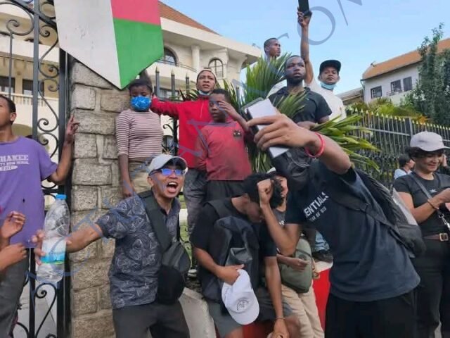 Bonne chance M. le Premier Ministre.. oui oui c'est lui 🙂