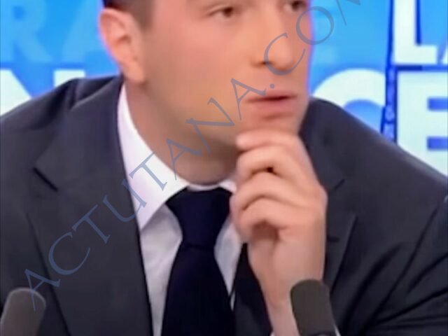 Qu'est-ce qu'il dit ?