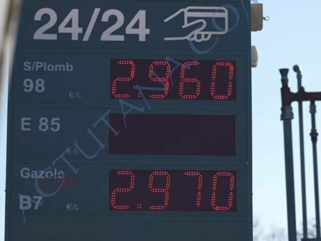 Le record pour cette station. 3€ le litre on y va tout doucement